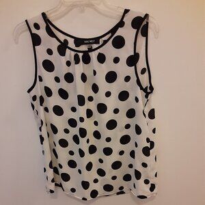Nine West (M) White Sleeveless Top w/Black Polka Dots & Scoop Neckline.